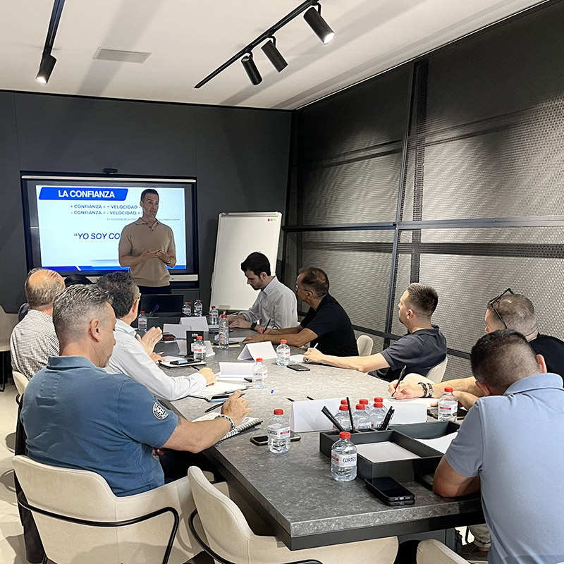 Curso sobre inteligencia comercial en las instalaciones de Cifre Cerámica