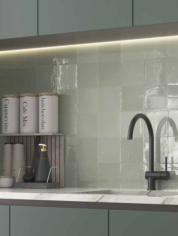 Salpicadero de cocina con azulejos porcelánicos de pequeño formato